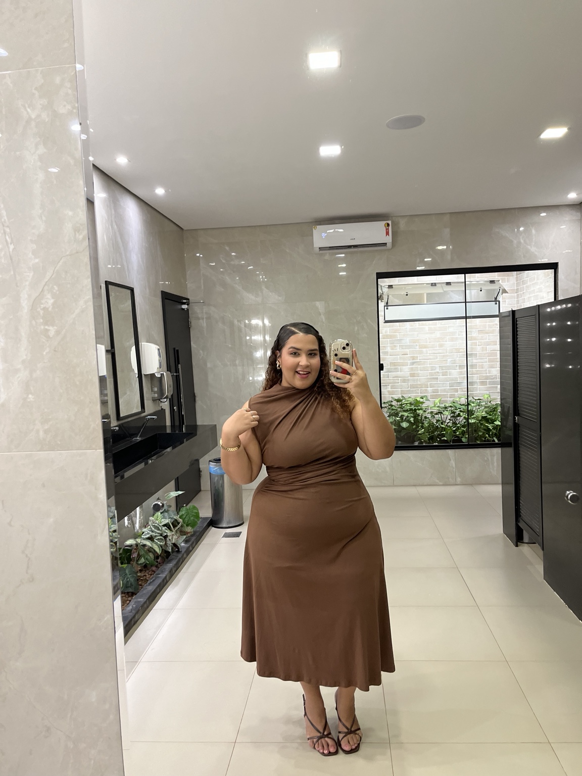 AnaWho?! | Ana Paula Loiola